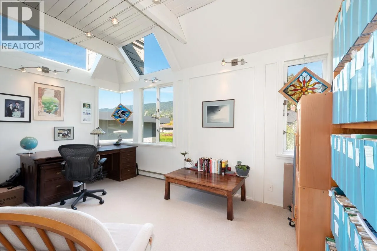 1104 ESQUIMALT AVENUE