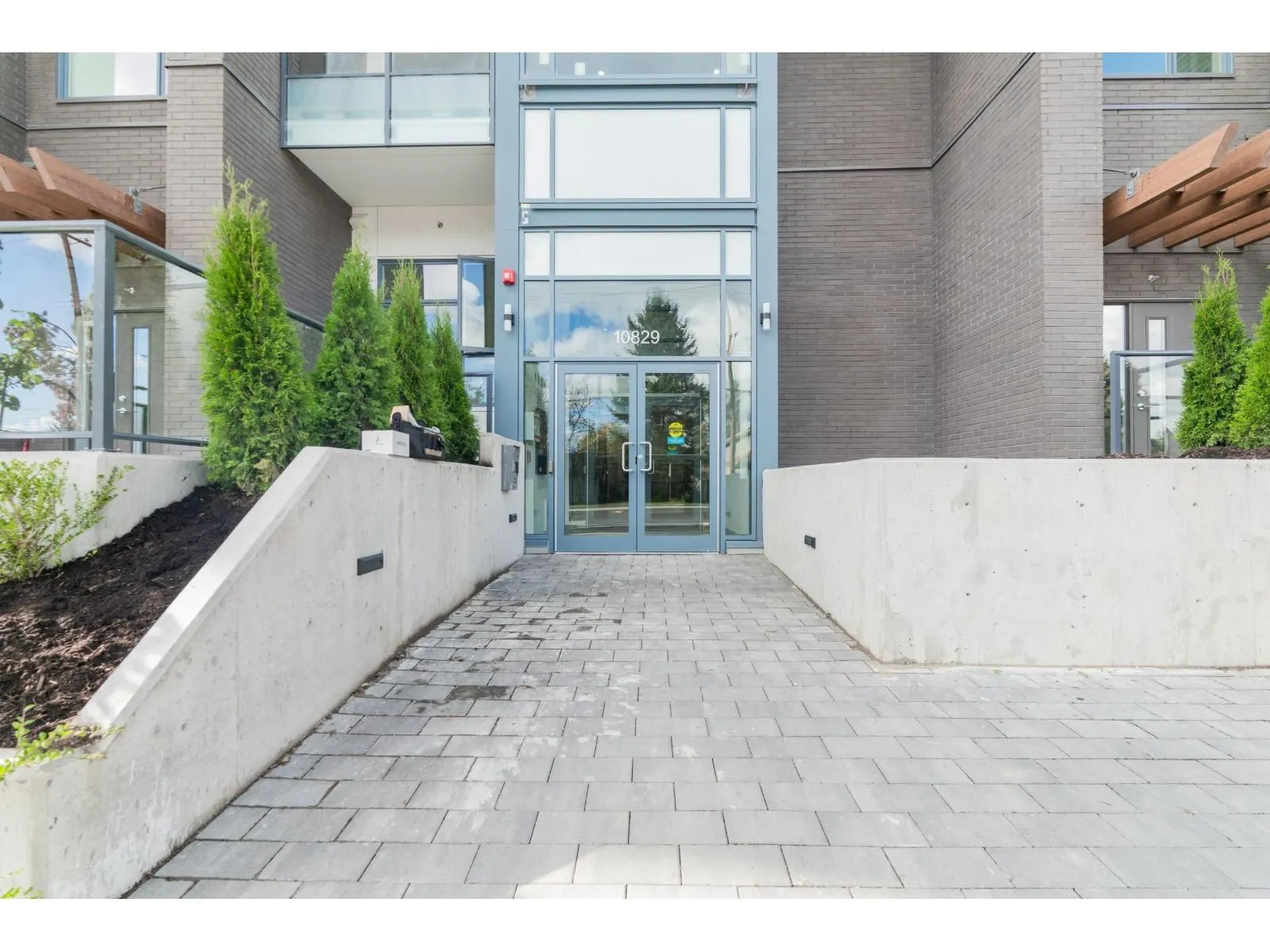 E115 10829 140 STREET