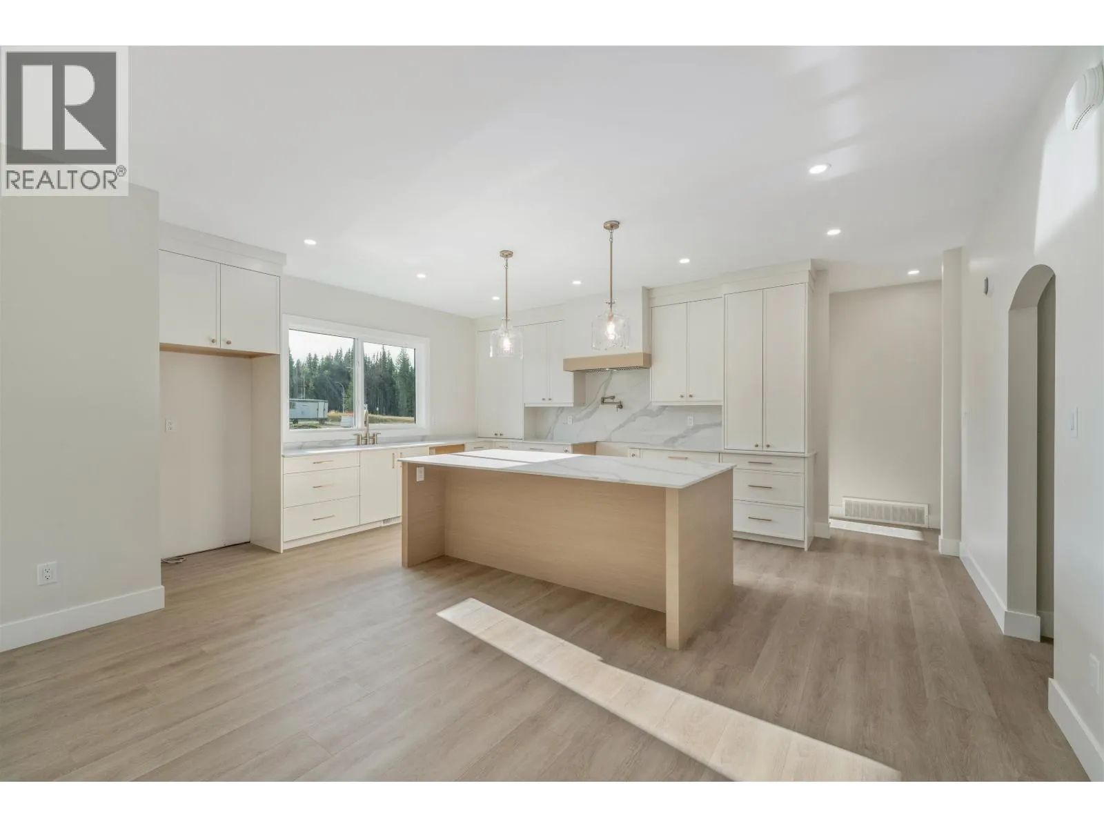 5089 HEADLANDS HEIGHTS