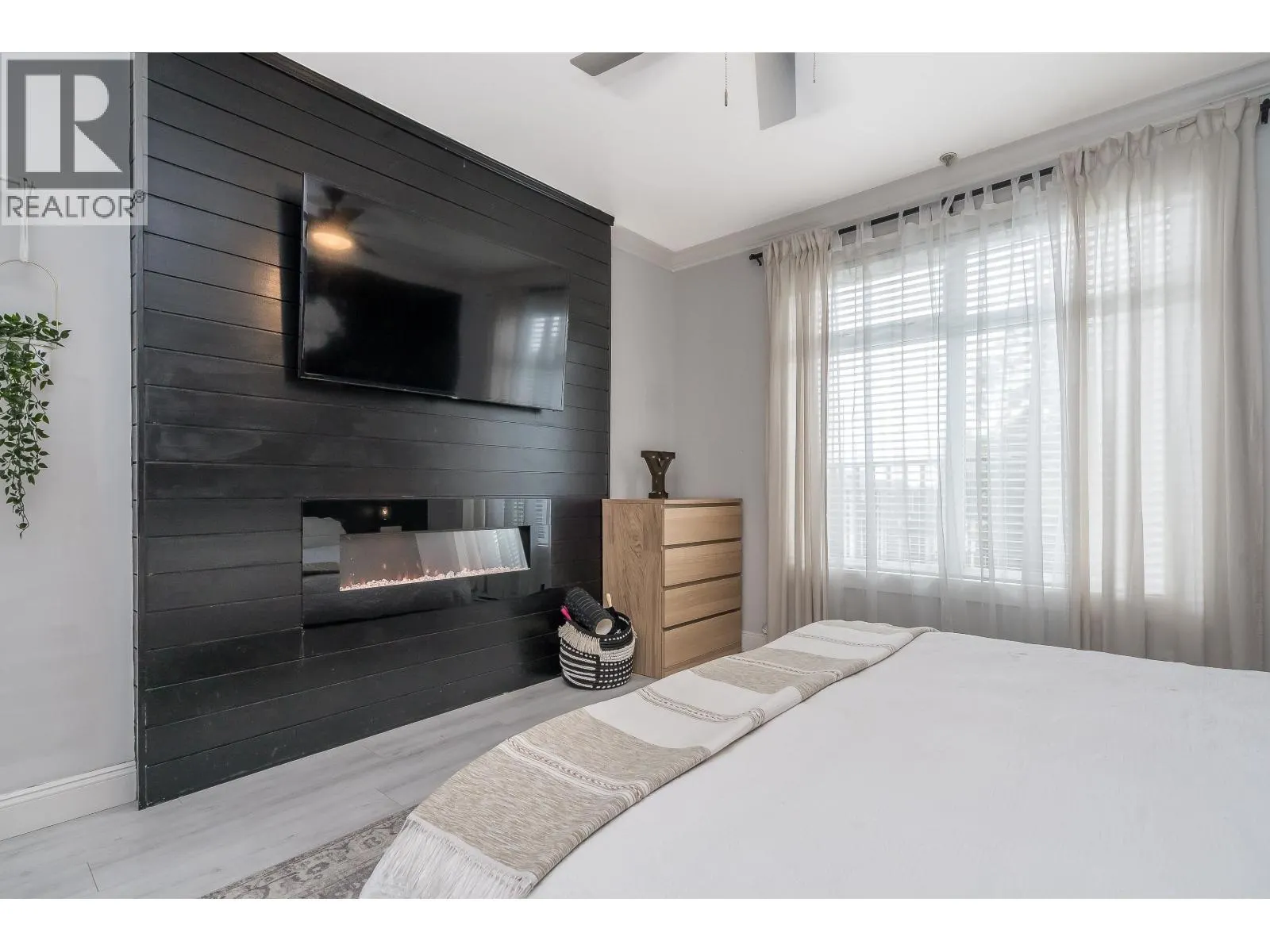 101 11566 224 STREET