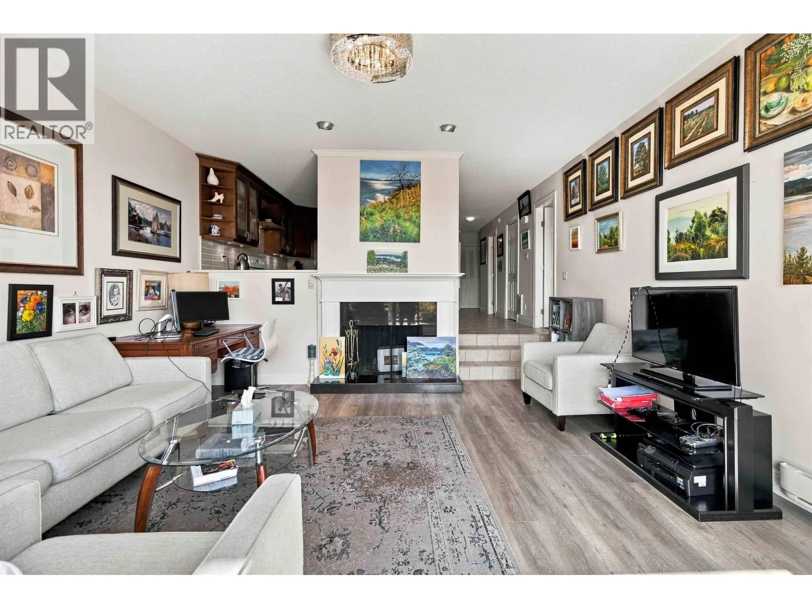 22 2214 FOLKESTONE WAY