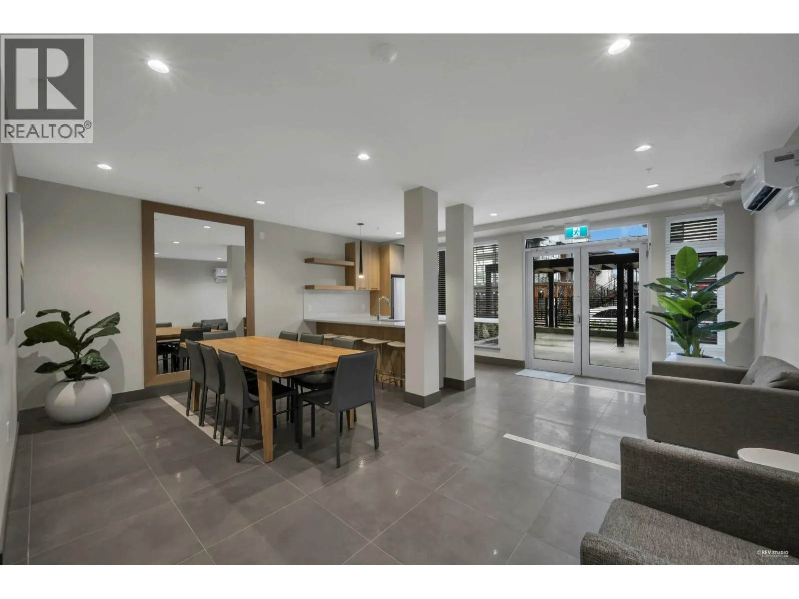 113 707 COMO LAKE AVENUE