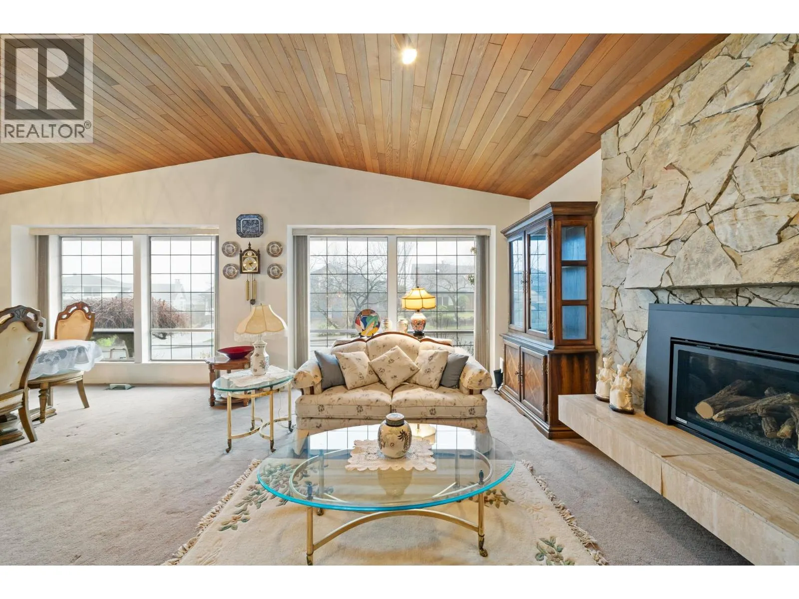 431 GLENBROOK DRIVE