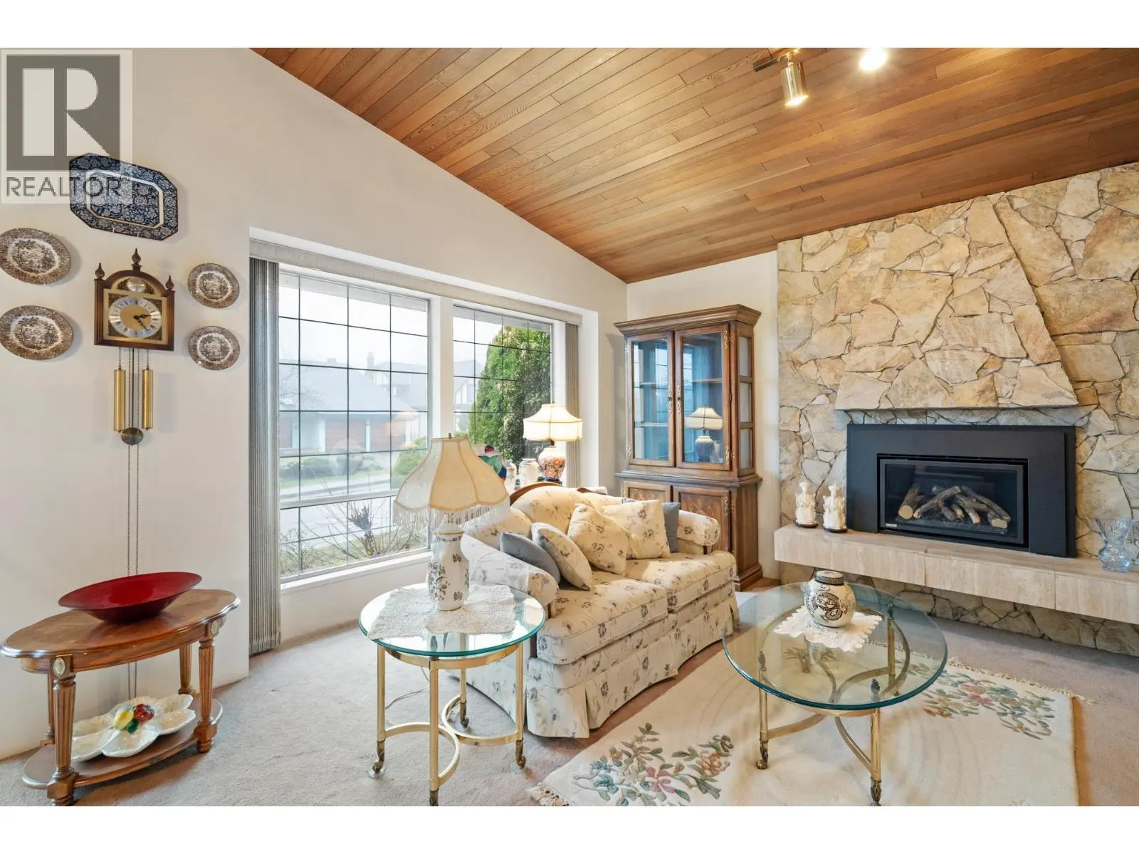 431 GLENBROOK DRIVE