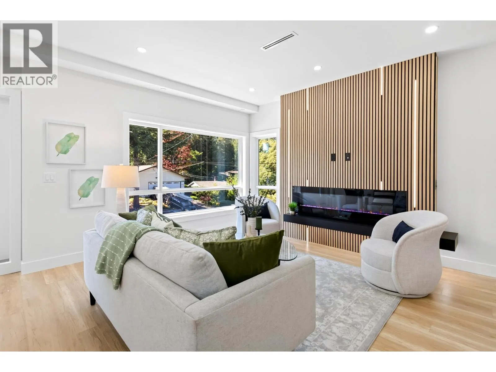101 3532 HASTINGS STREET