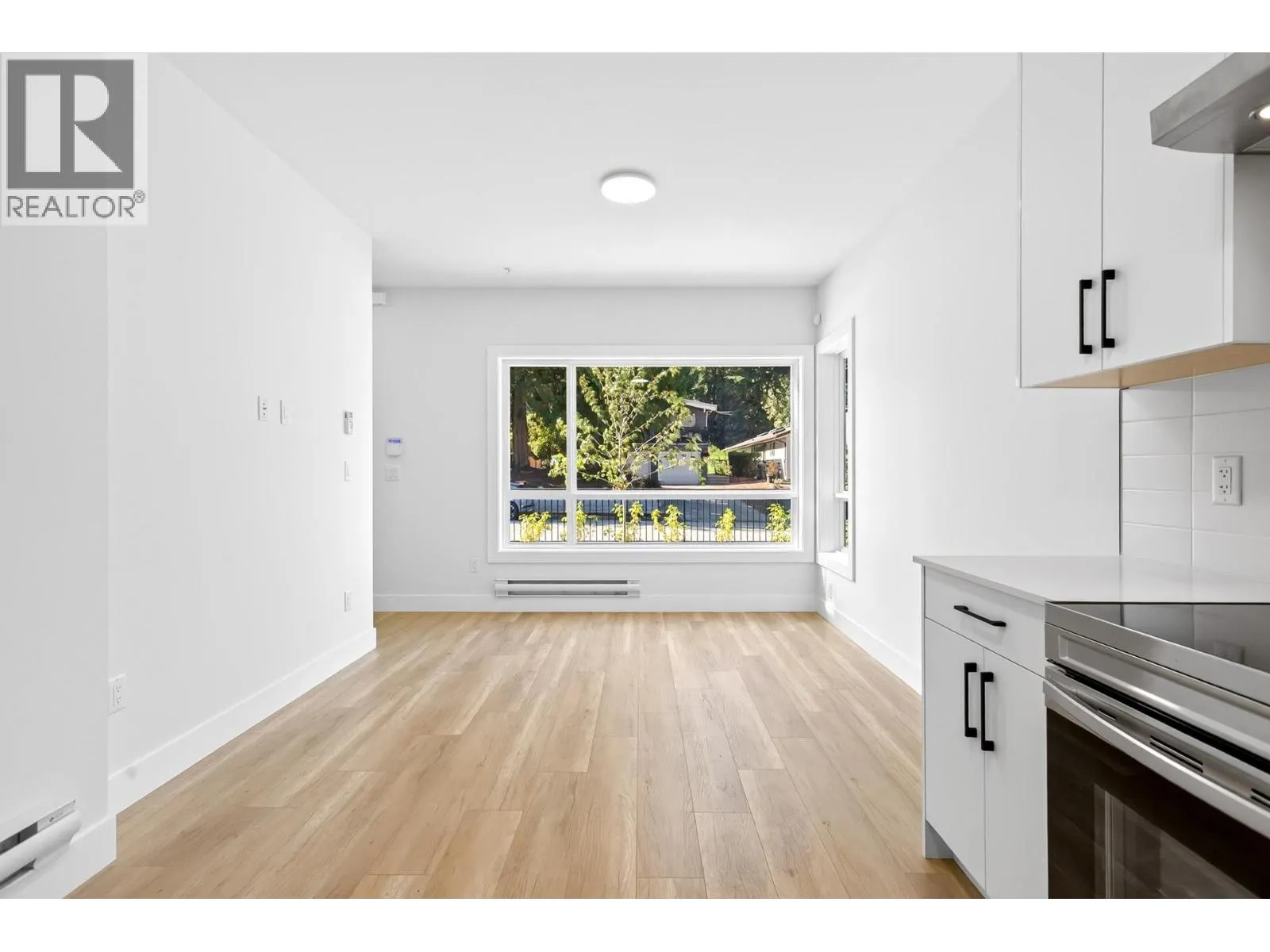 101 3532 HASTINGS STREET