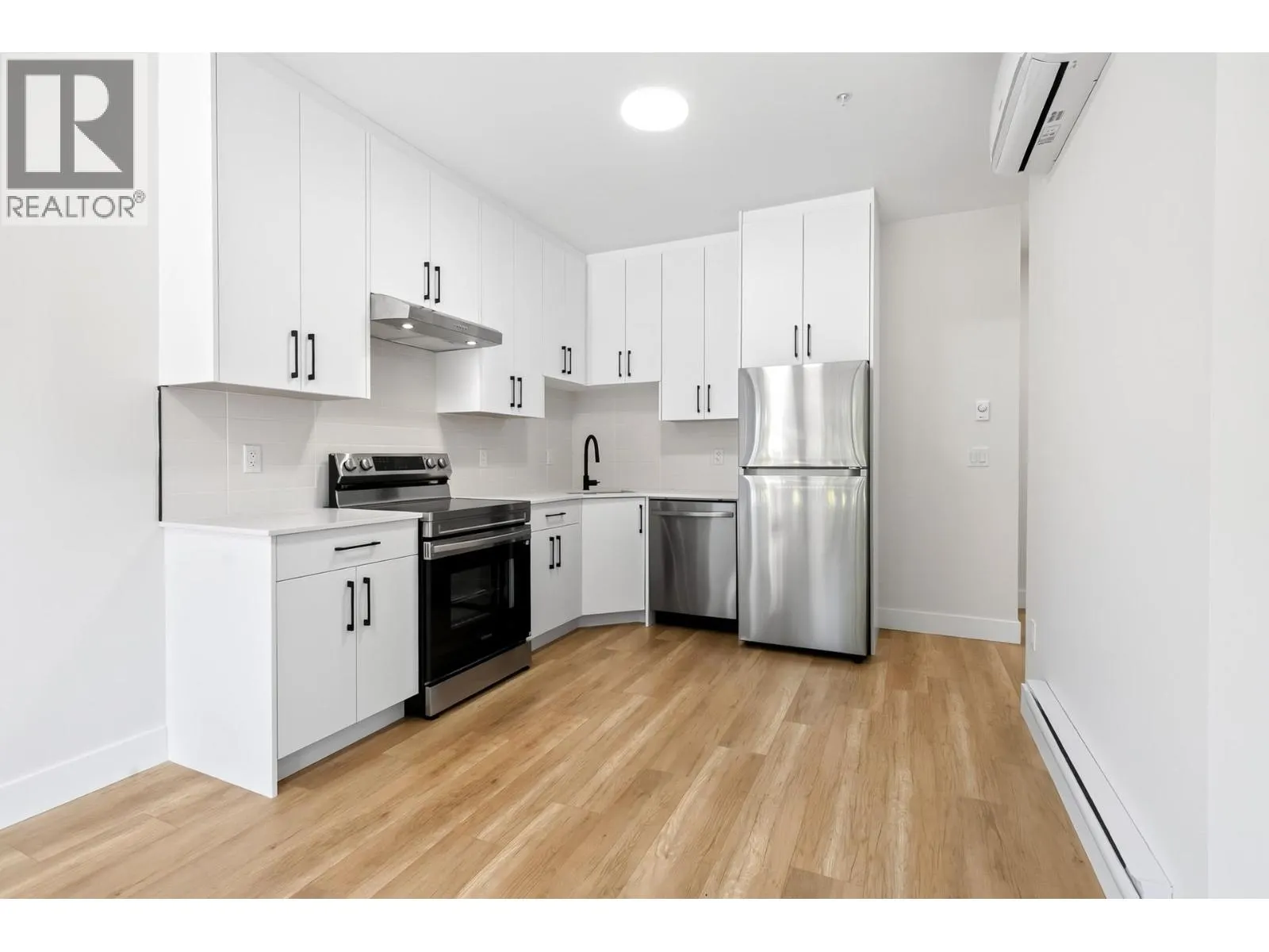 101 3532 HASTINGS STREET