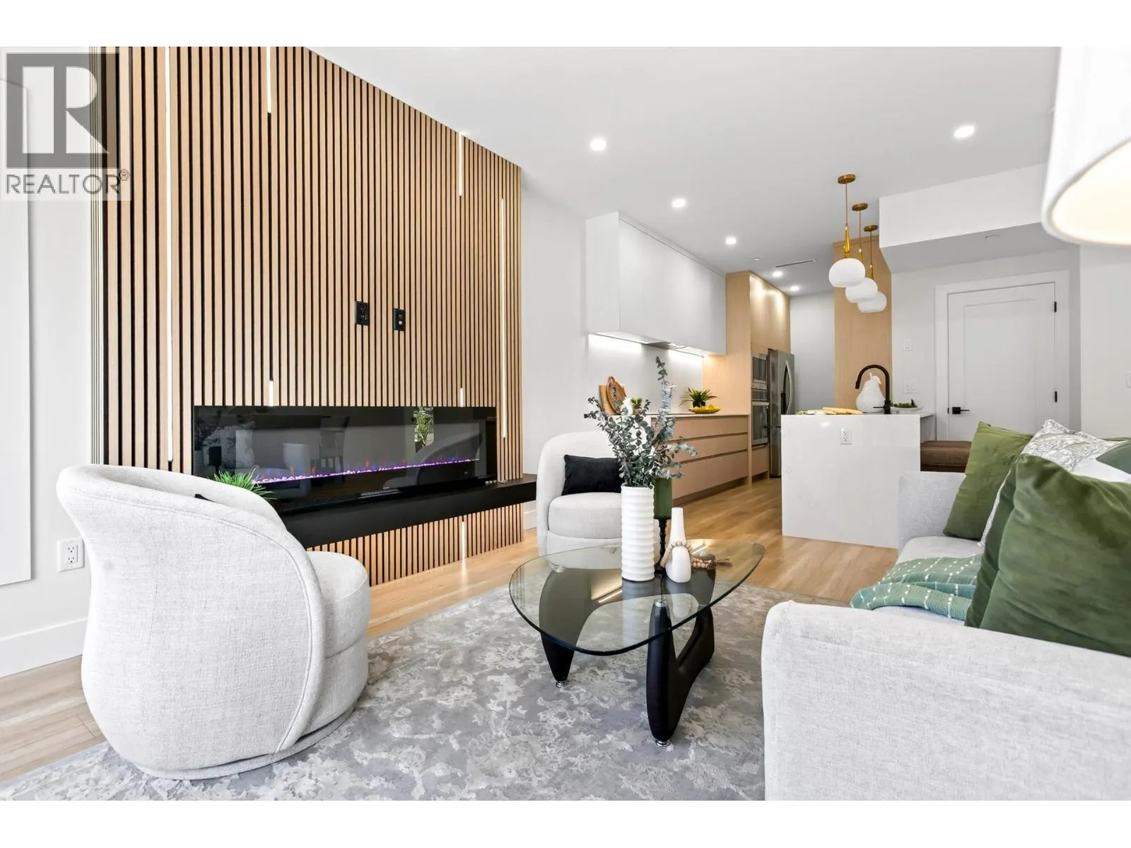 101 3532 HASTINGS STREET