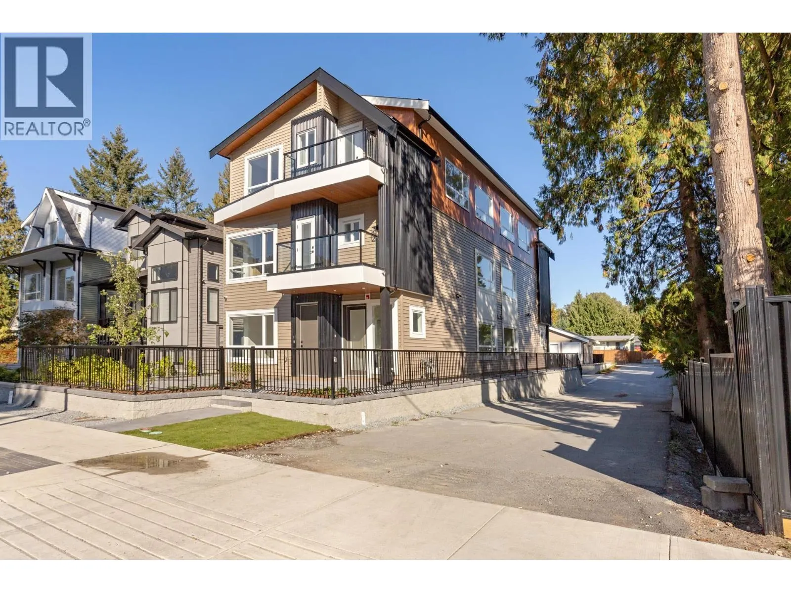 101 3532 HASTINGS STREET