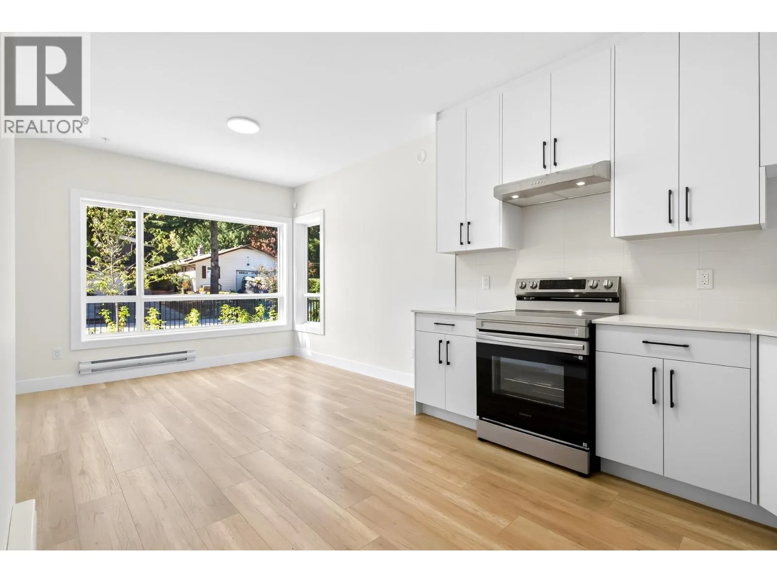 101 3532 HASTINGS STREET
