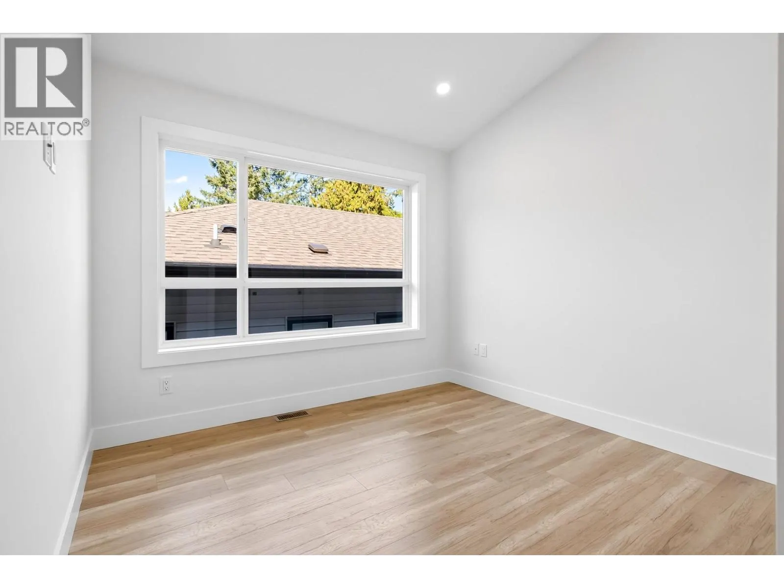 101 3532 HASTINGS STREET