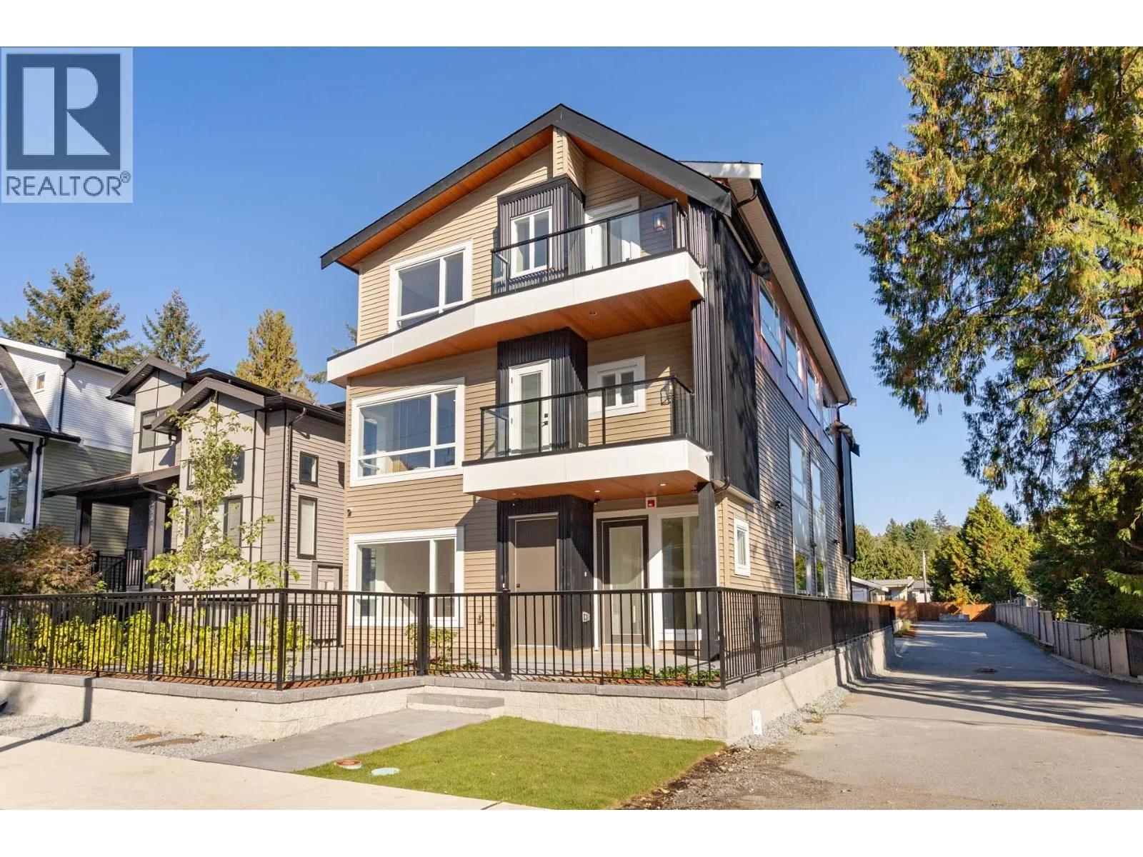 101 3532 HASTINGS STREET