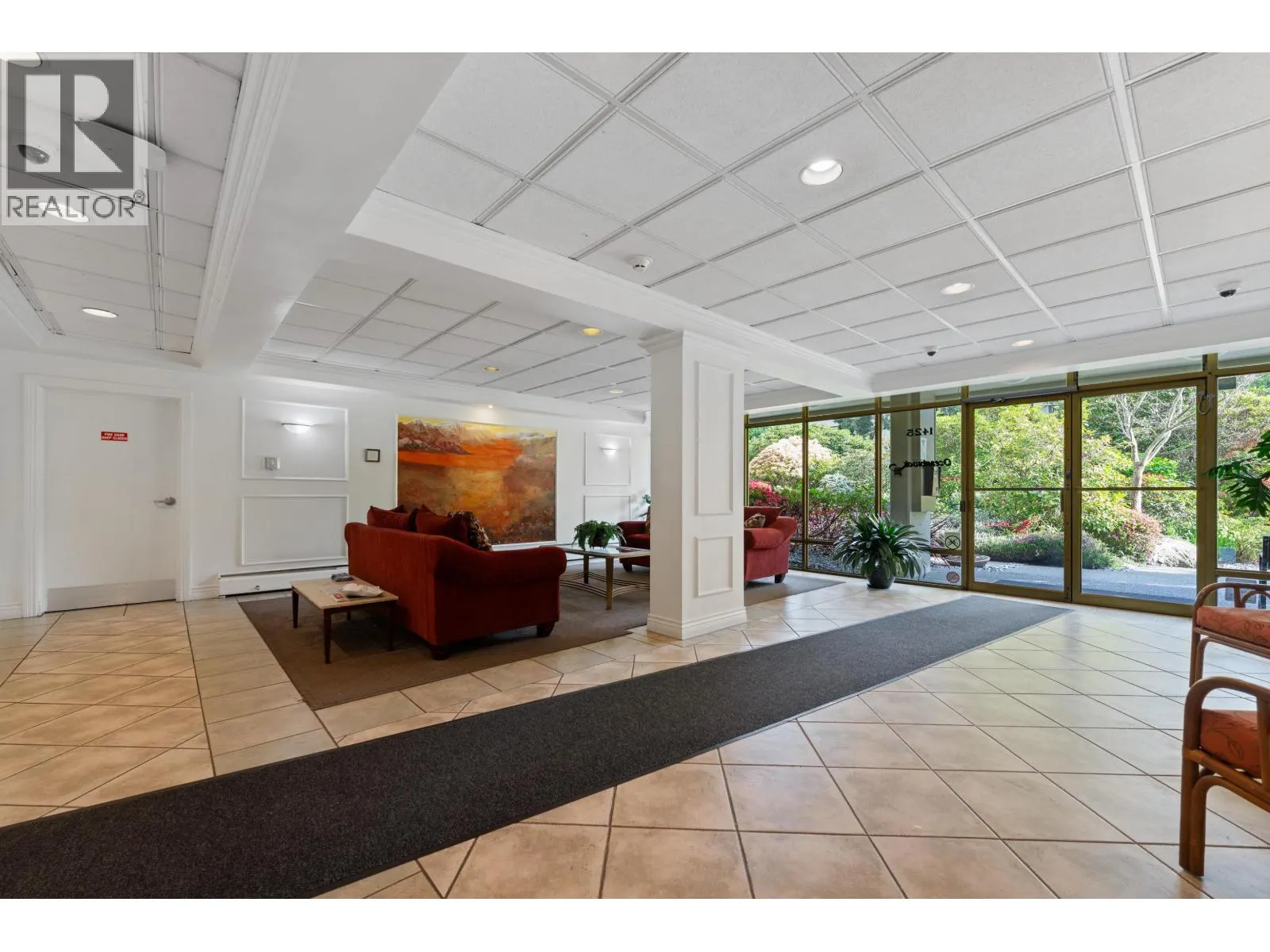 212 1425 ESQUIMALT AVENUE
