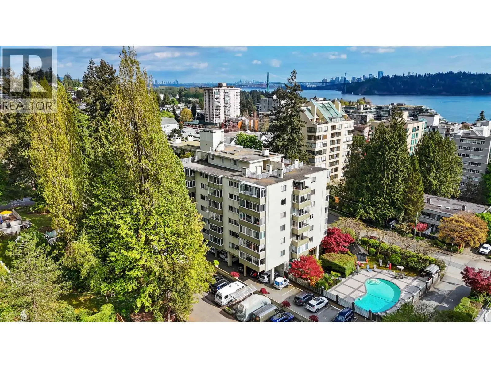 212 1425 ESQUIMALT AVENUE