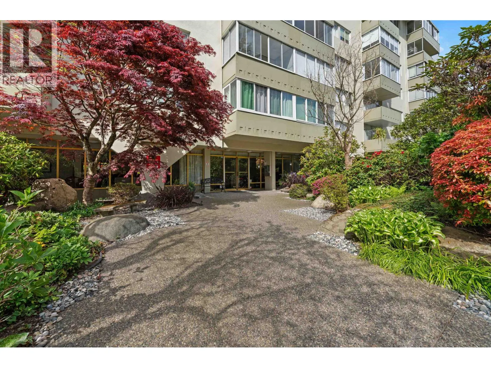 212 1425 ESQUIMALT AVENUE