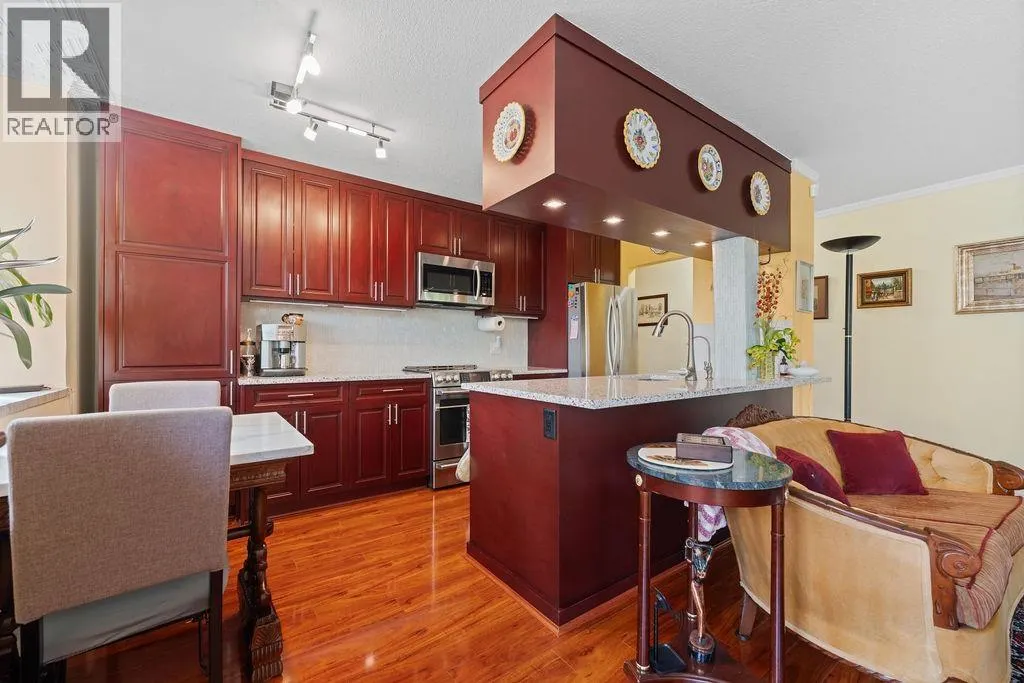 212 1425 ESQUIMALT AVENUE