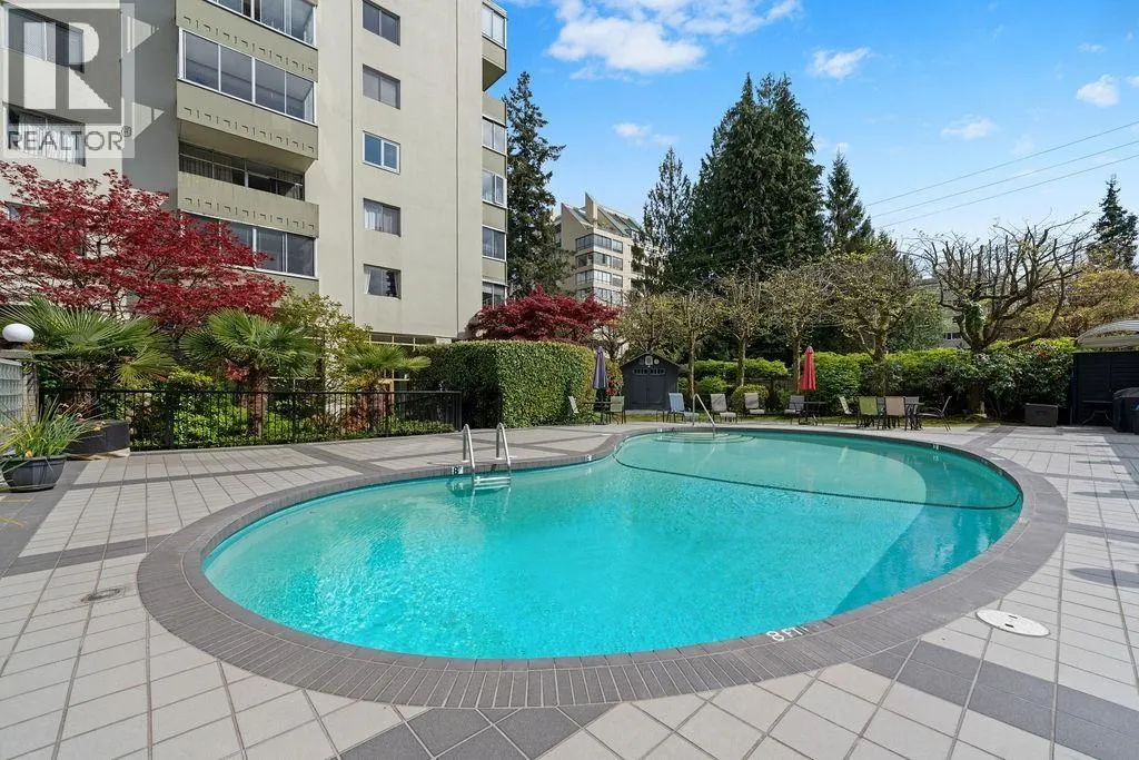 212 1425 ESQUIMALT AVENUE