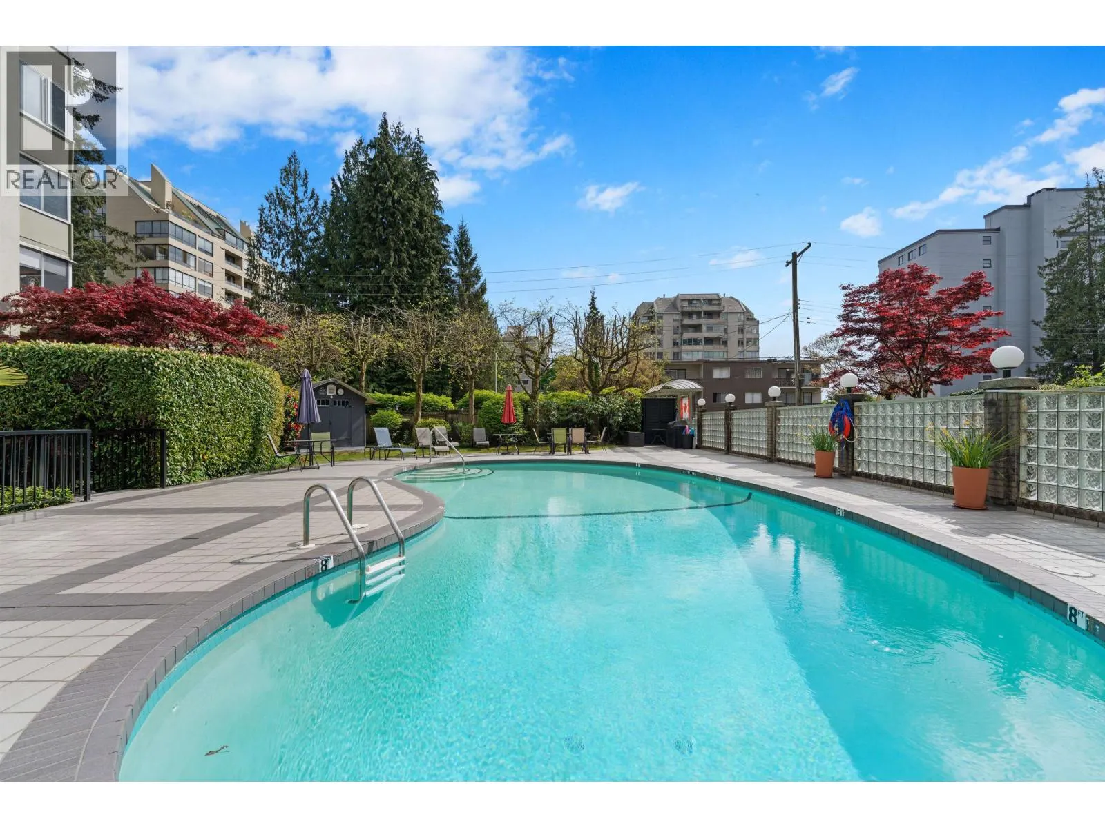 212 1425 ESQUIMALT AVENUE