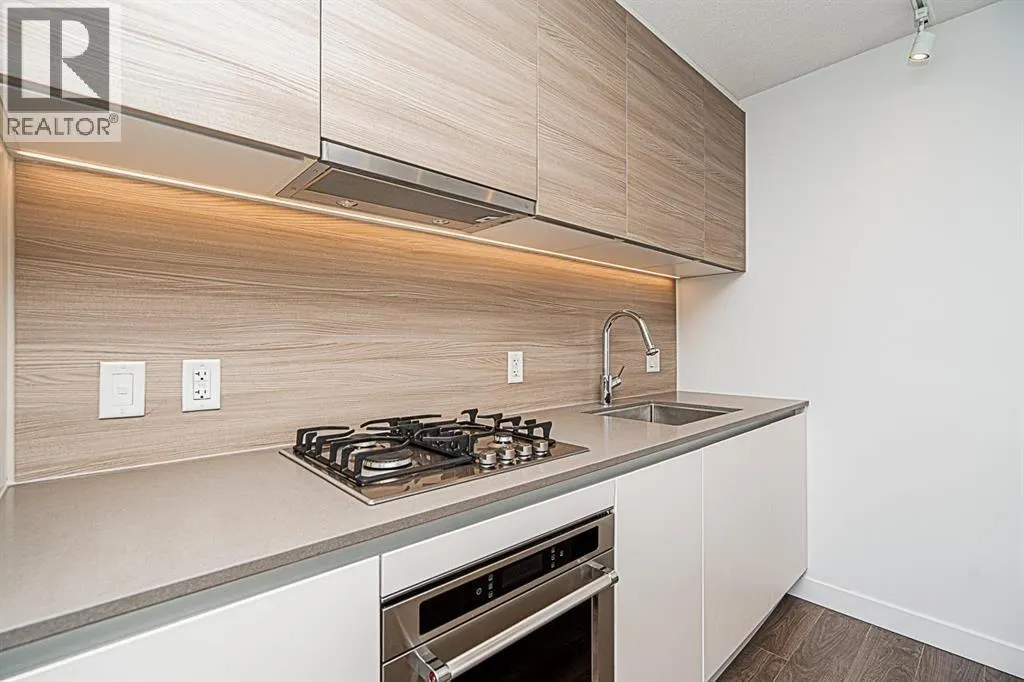 1512 908 QUAYSIDE DRIVE