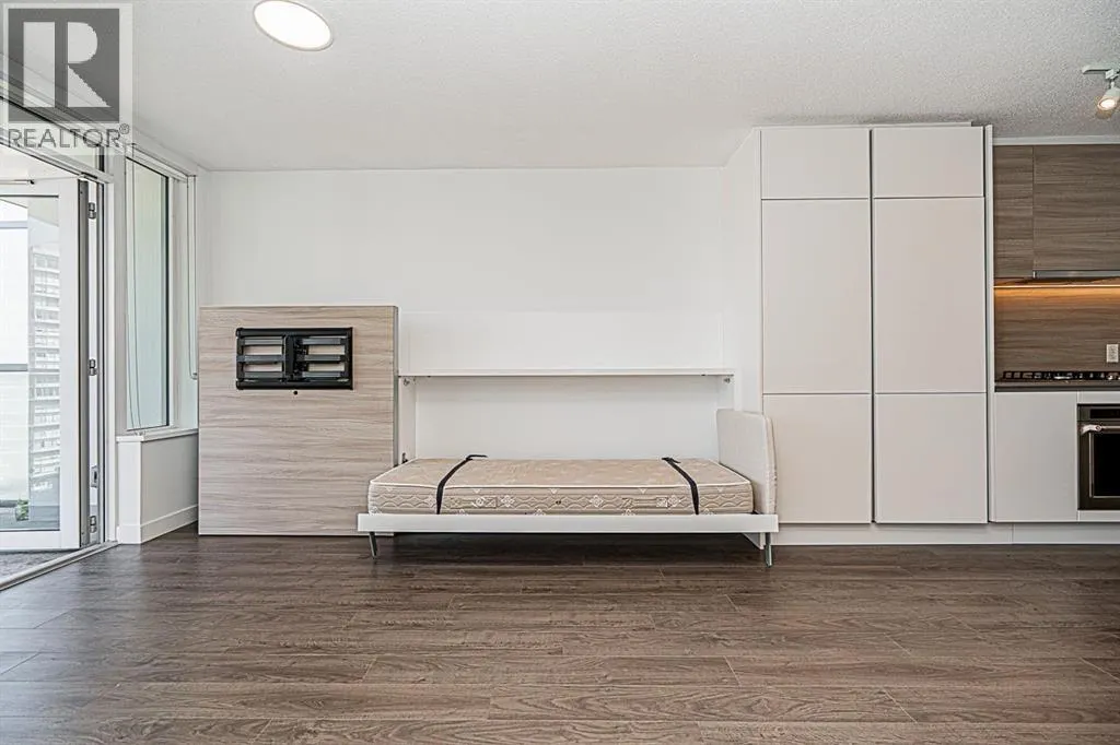1512 908 QUAYSIDE DRIVE