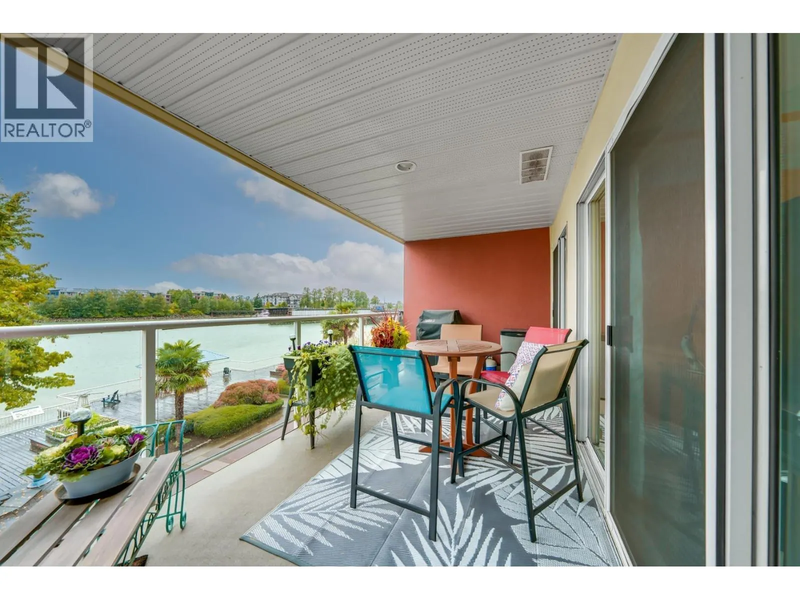 306 1230 QUAYSIDE DRIVE