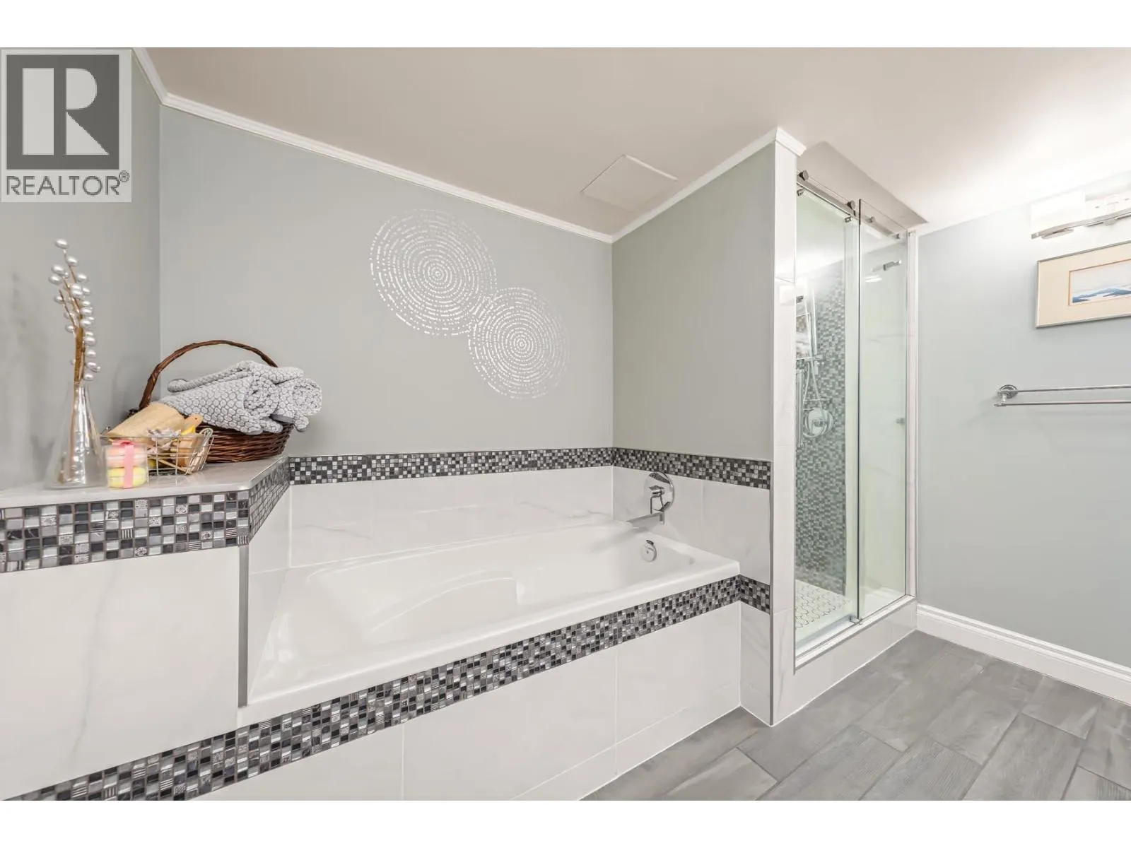 306 1230 QUAYSIDE DRIVE