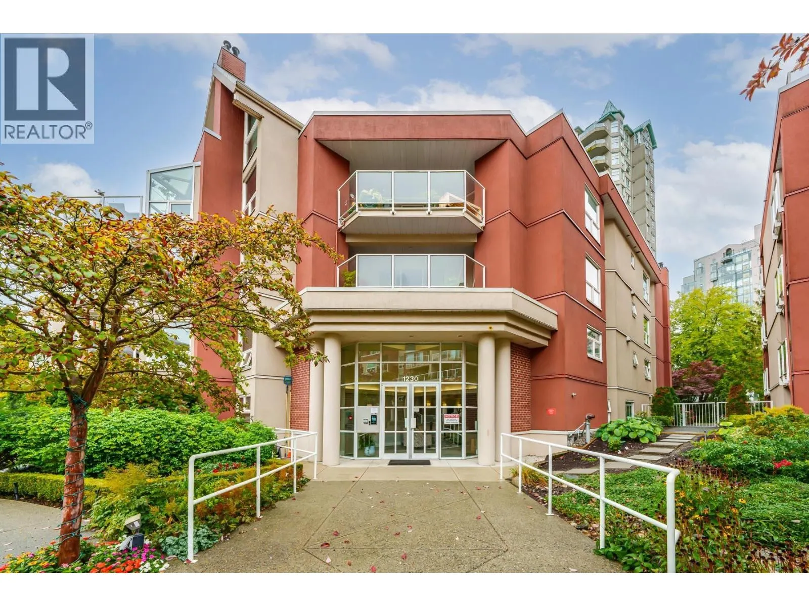 306 1230 QUAYSIDE DRIVE