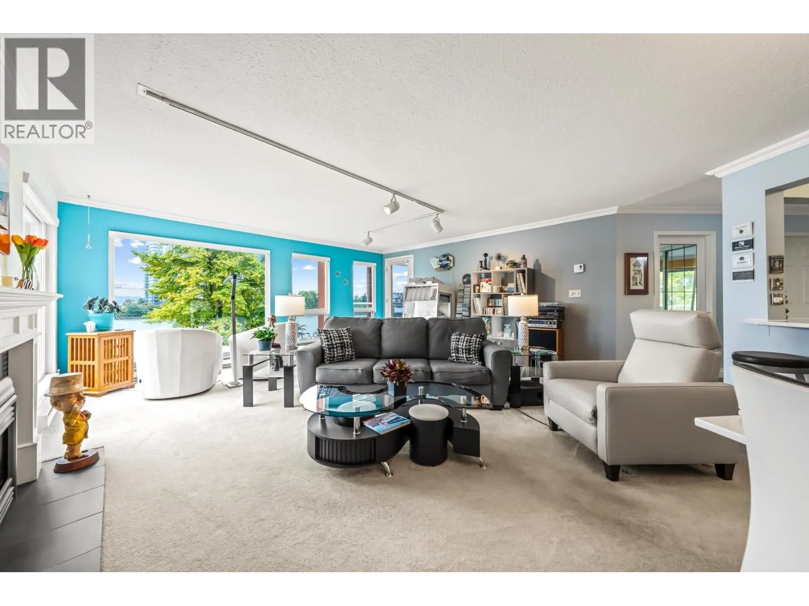 306 1230 QUAYSIDE DRIVE