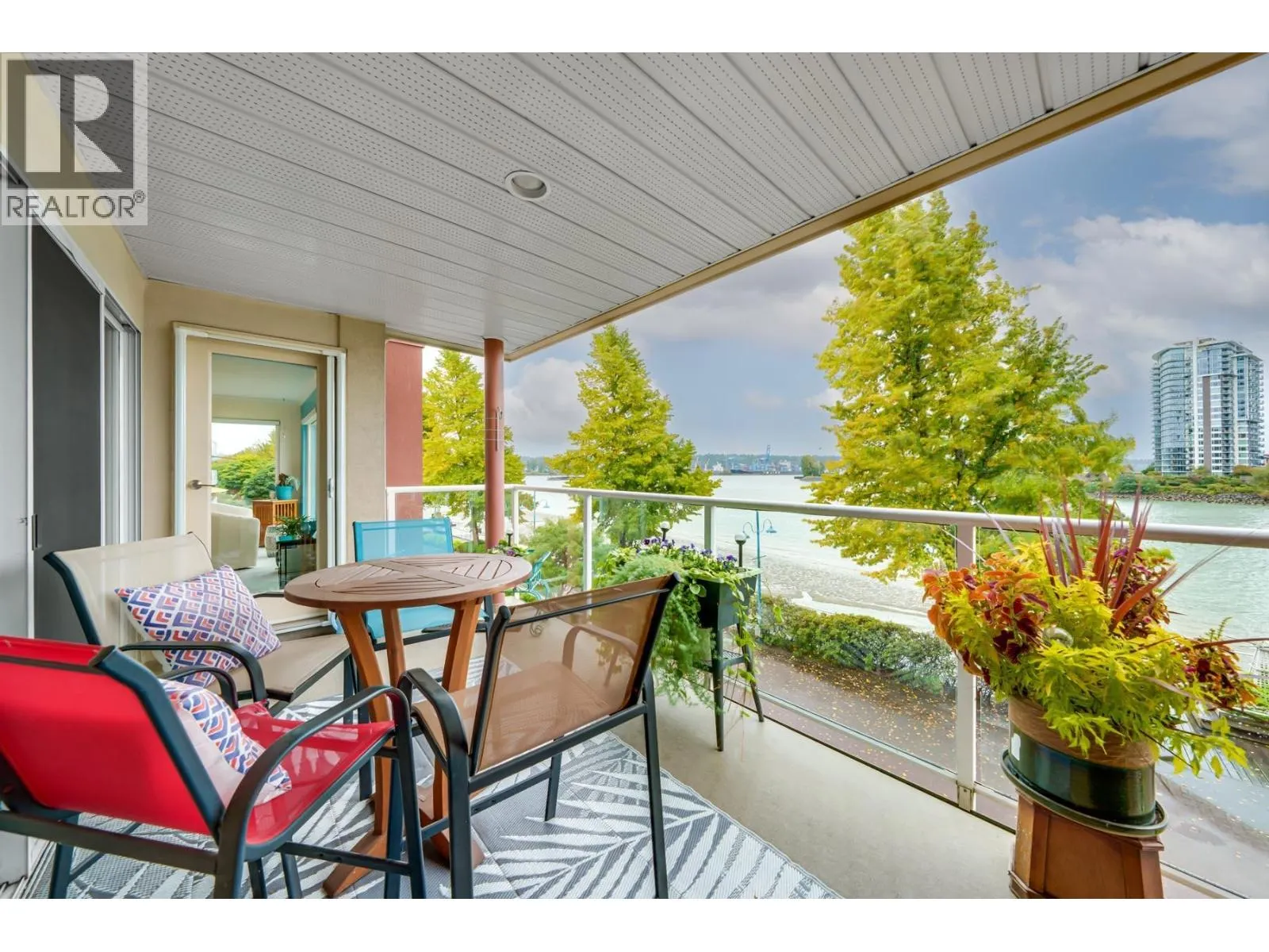 306 1230 QUAYSIDE DRIVE