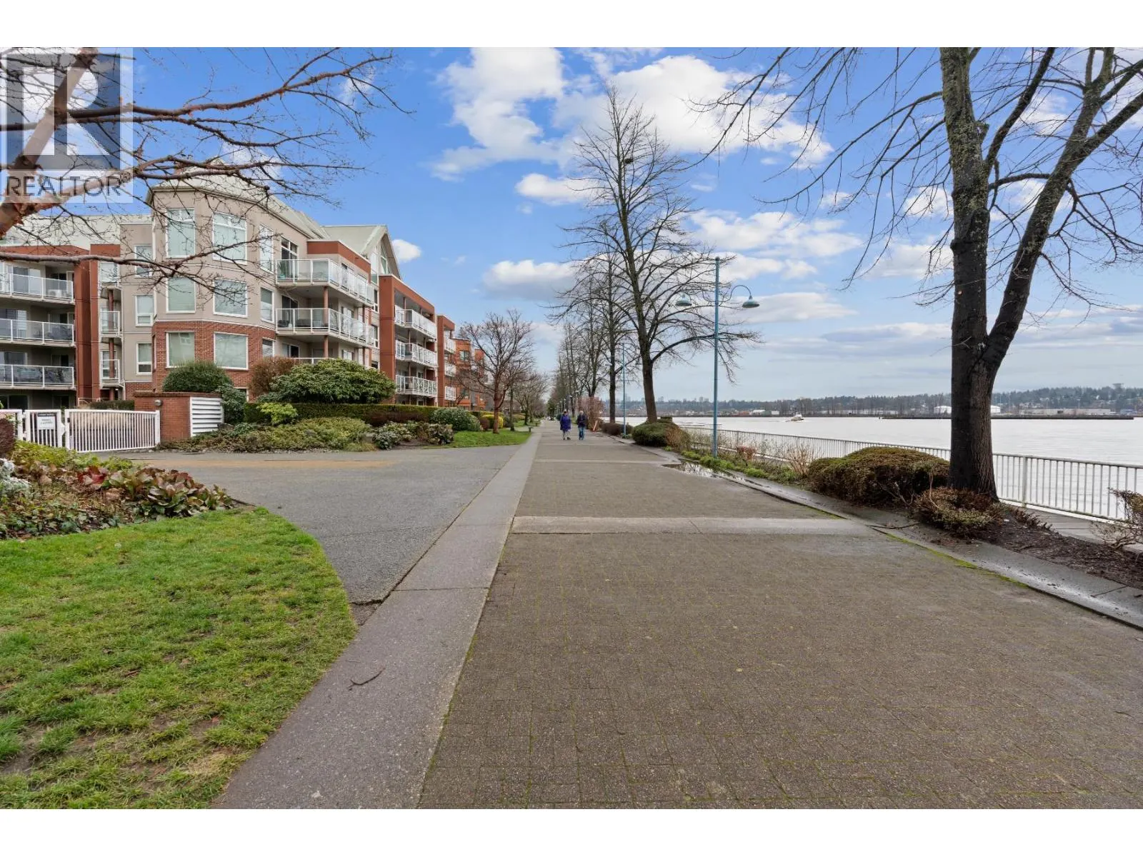 306 1230 QUAYSIDE DRIVE