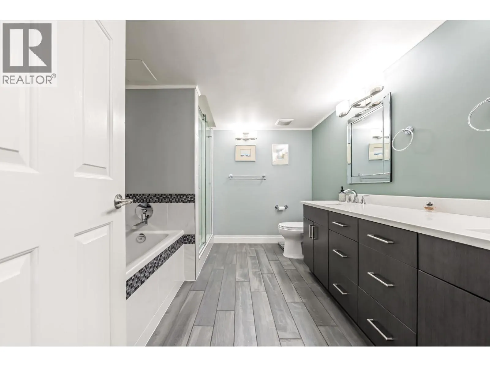 306 1230 QUAYSIDE DRIVE