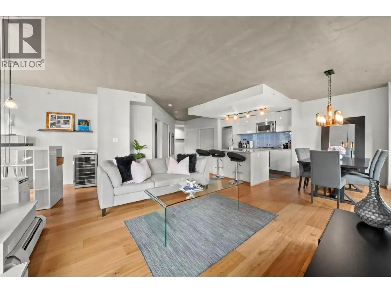 906 128 W CORDOVA STREET