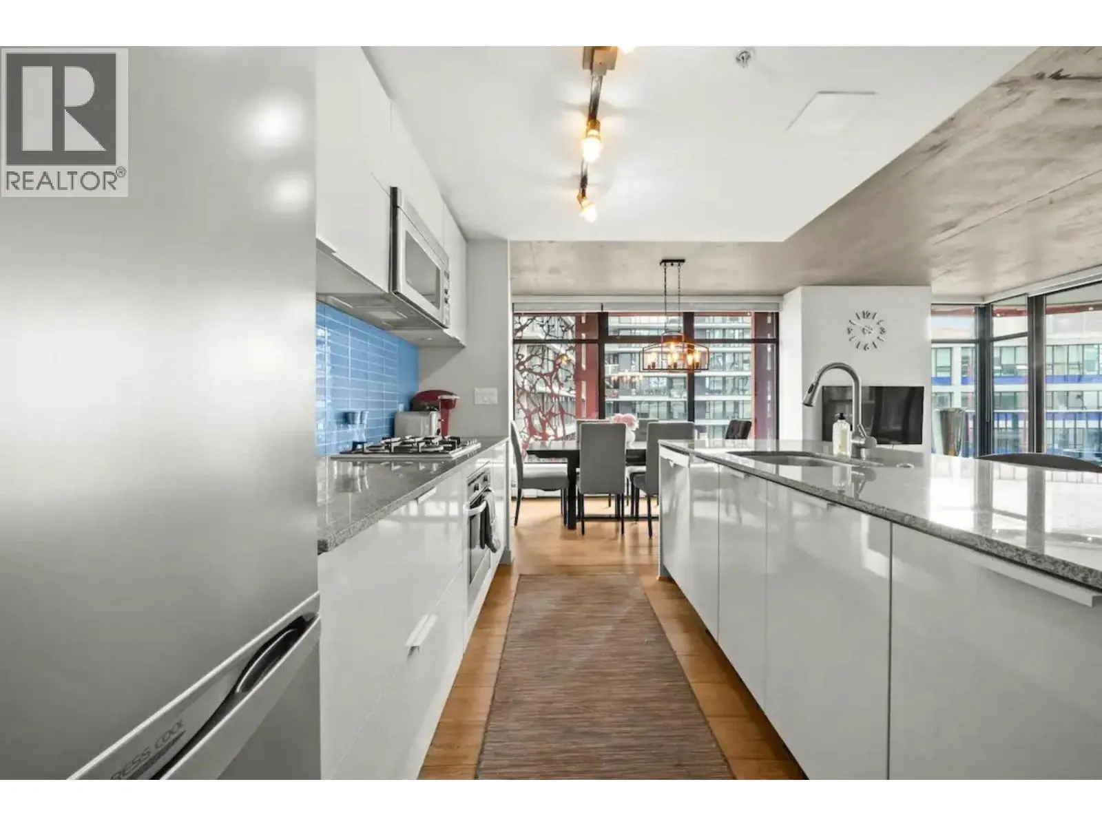 906 128 W CORDOVA STREET