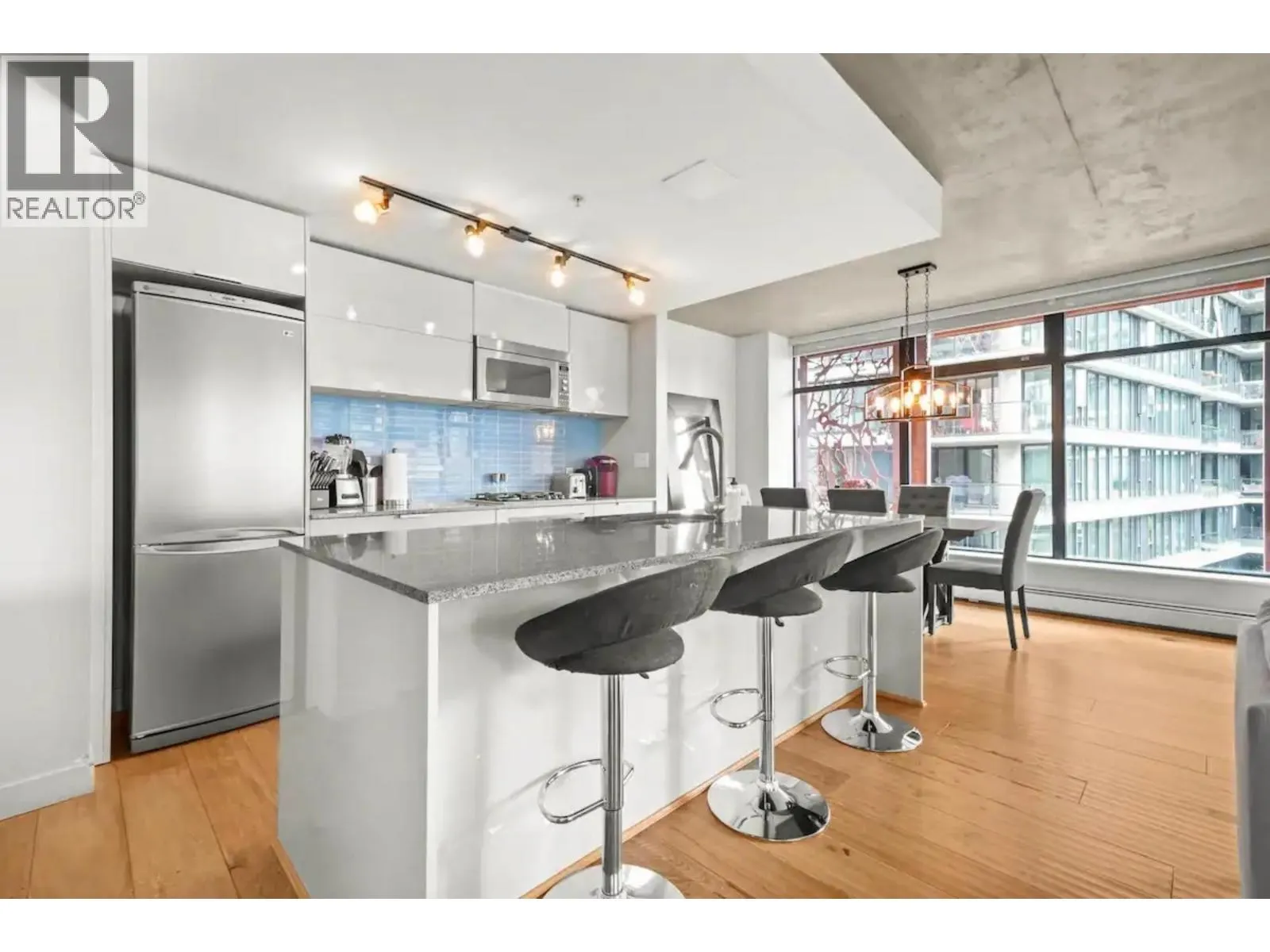 906 128 W CORDOVA STREET