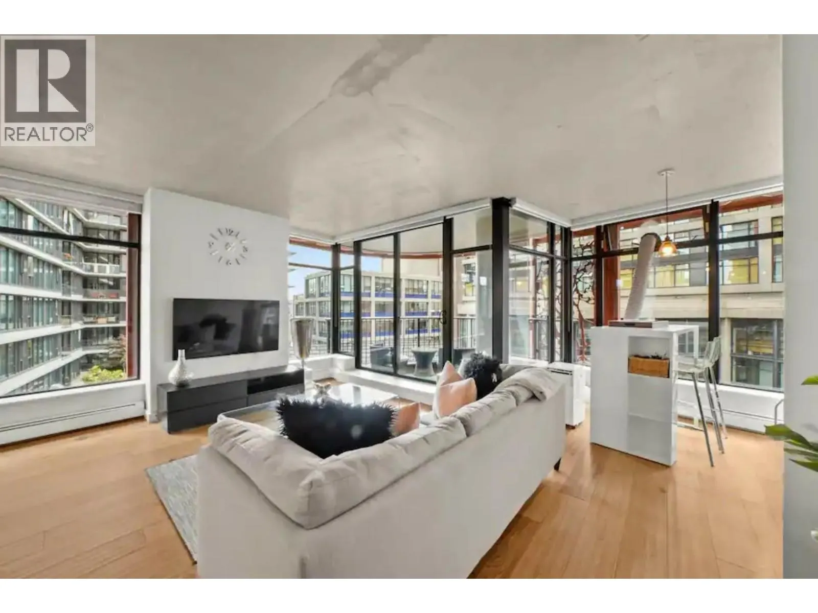 906 128 W CORDOVA STREET