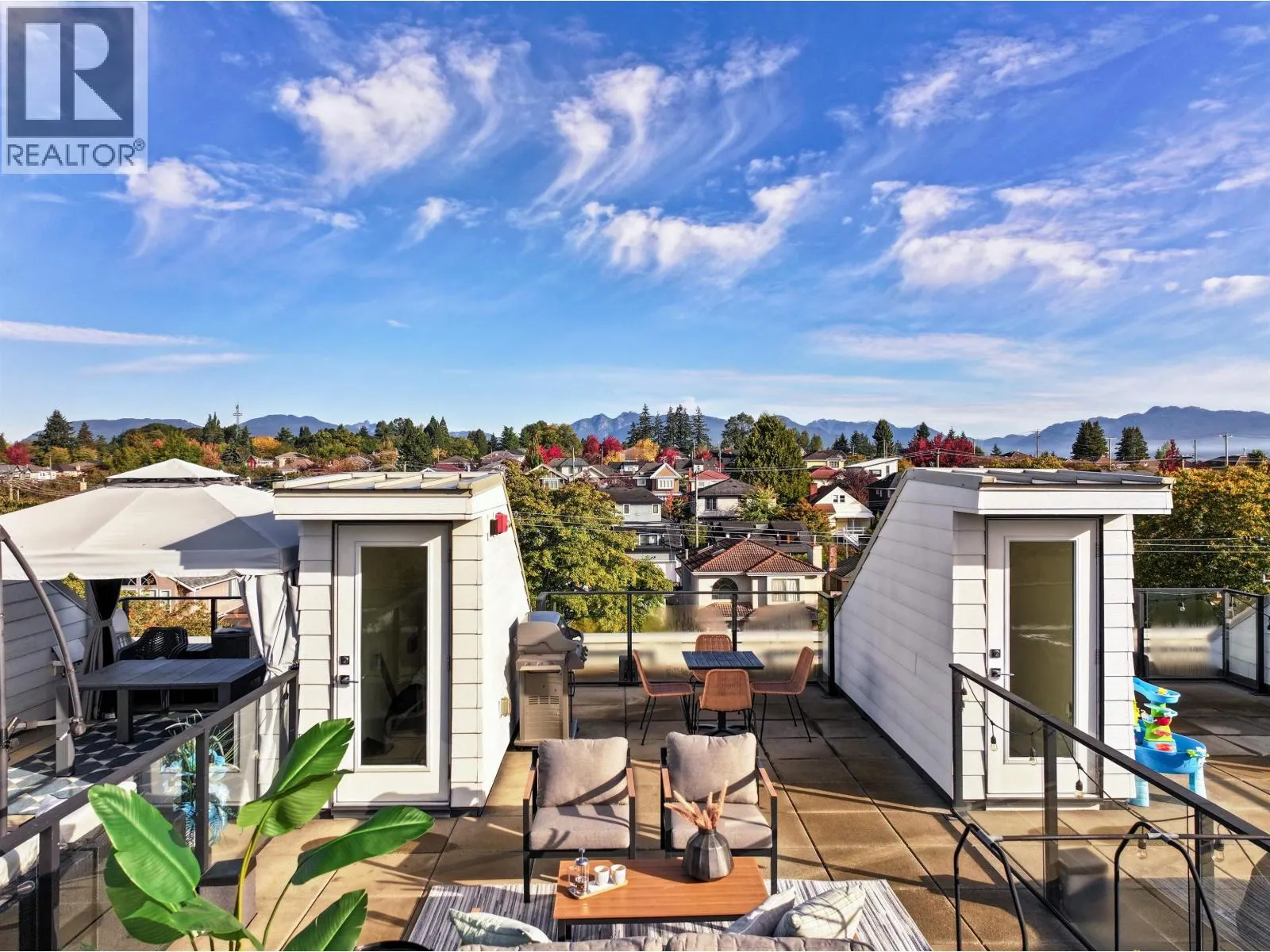 140 W WOODSTOCK AVENUE
