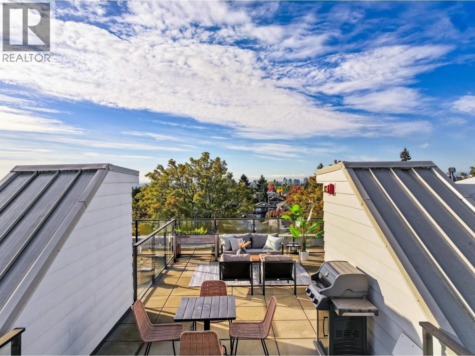 140 W WOODSTOCK AVENUE