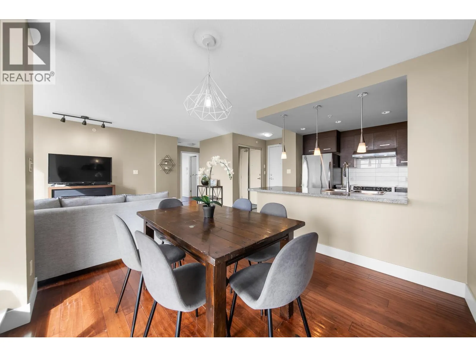 805 2959 GLEN DRIVE