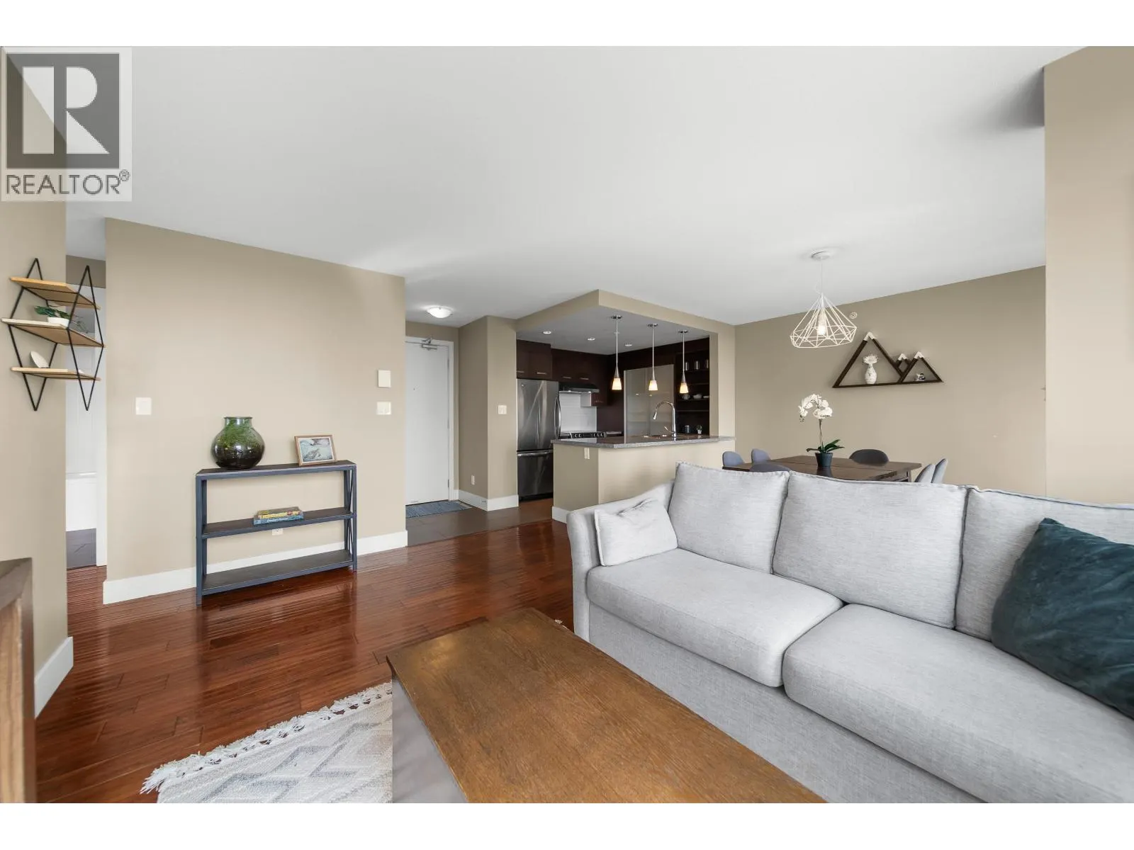 805 2959 GLEN DRIVE