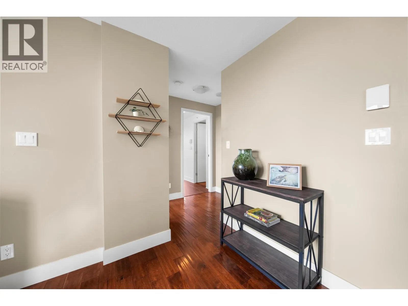 805 2959 GLEN DRIVE