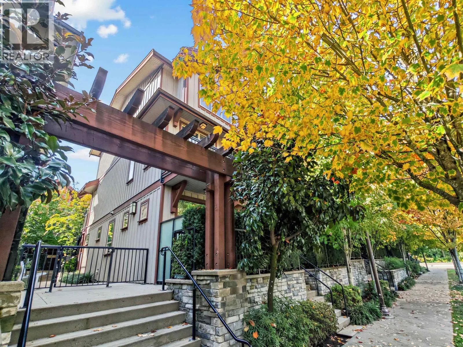 21 433 SEYMOUR RIVER PLACE