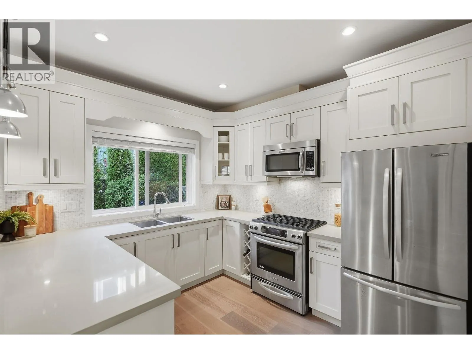 248 E 6TH STREET