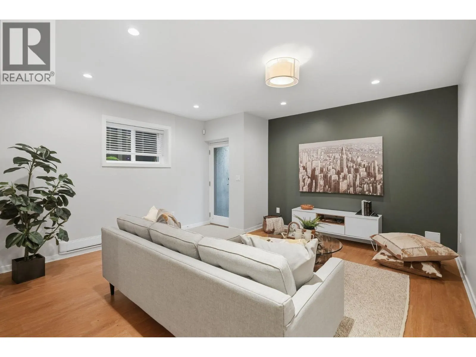 248 E 6TH STREET