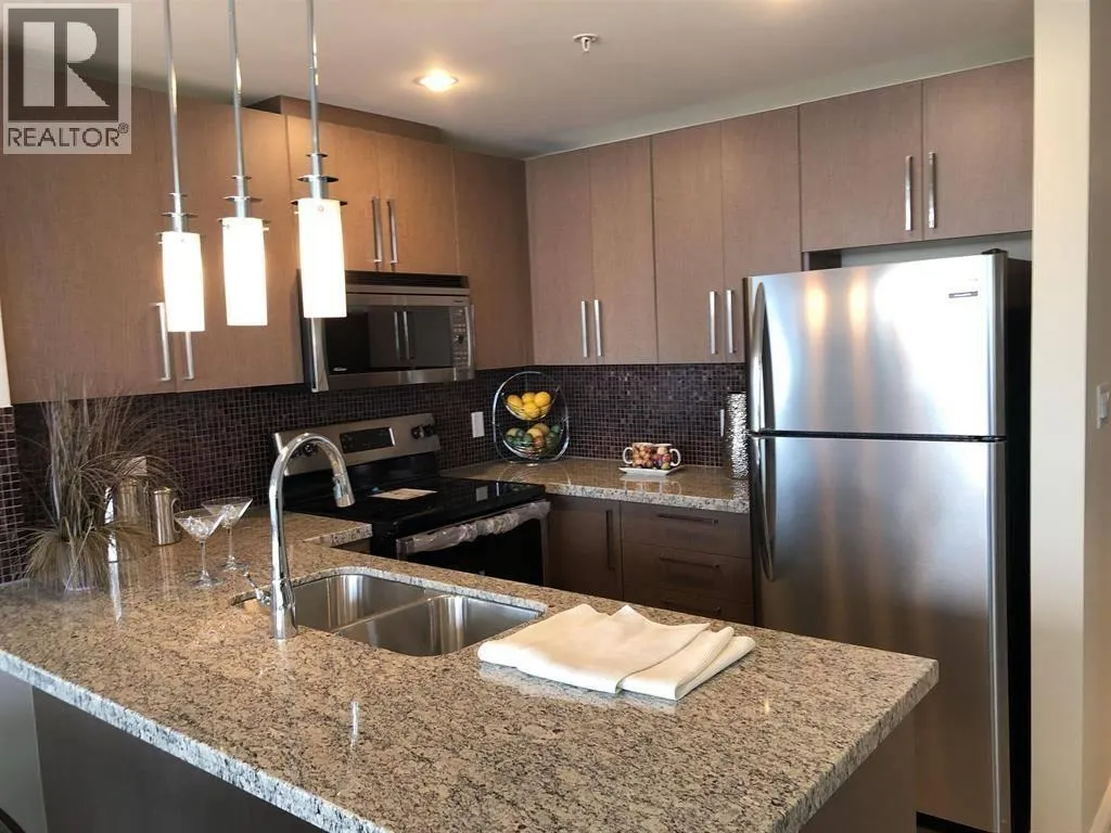 32XX 888 CARNARVON ST