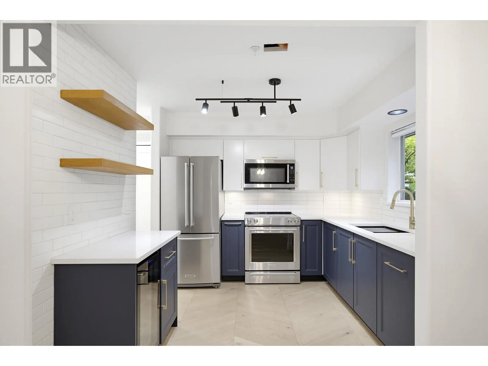 105 20556 113 AVENUE