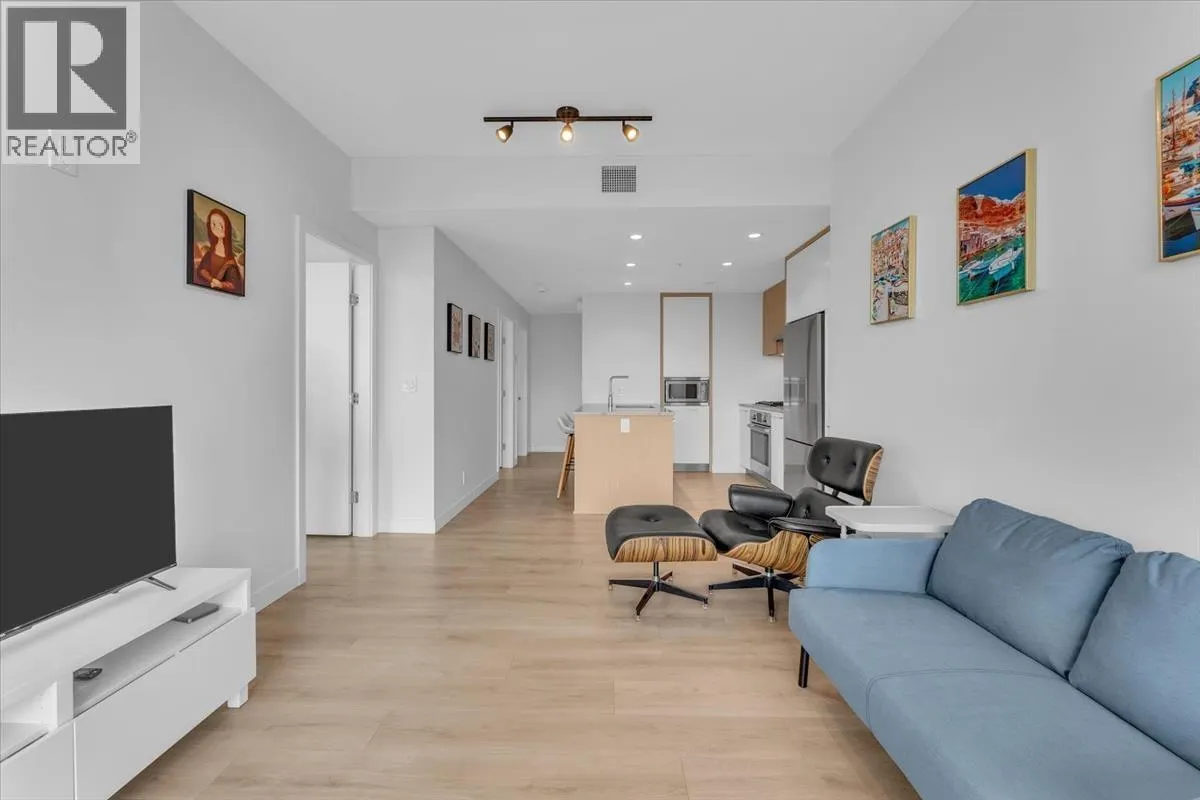 3305 567 CLARKE ROAD