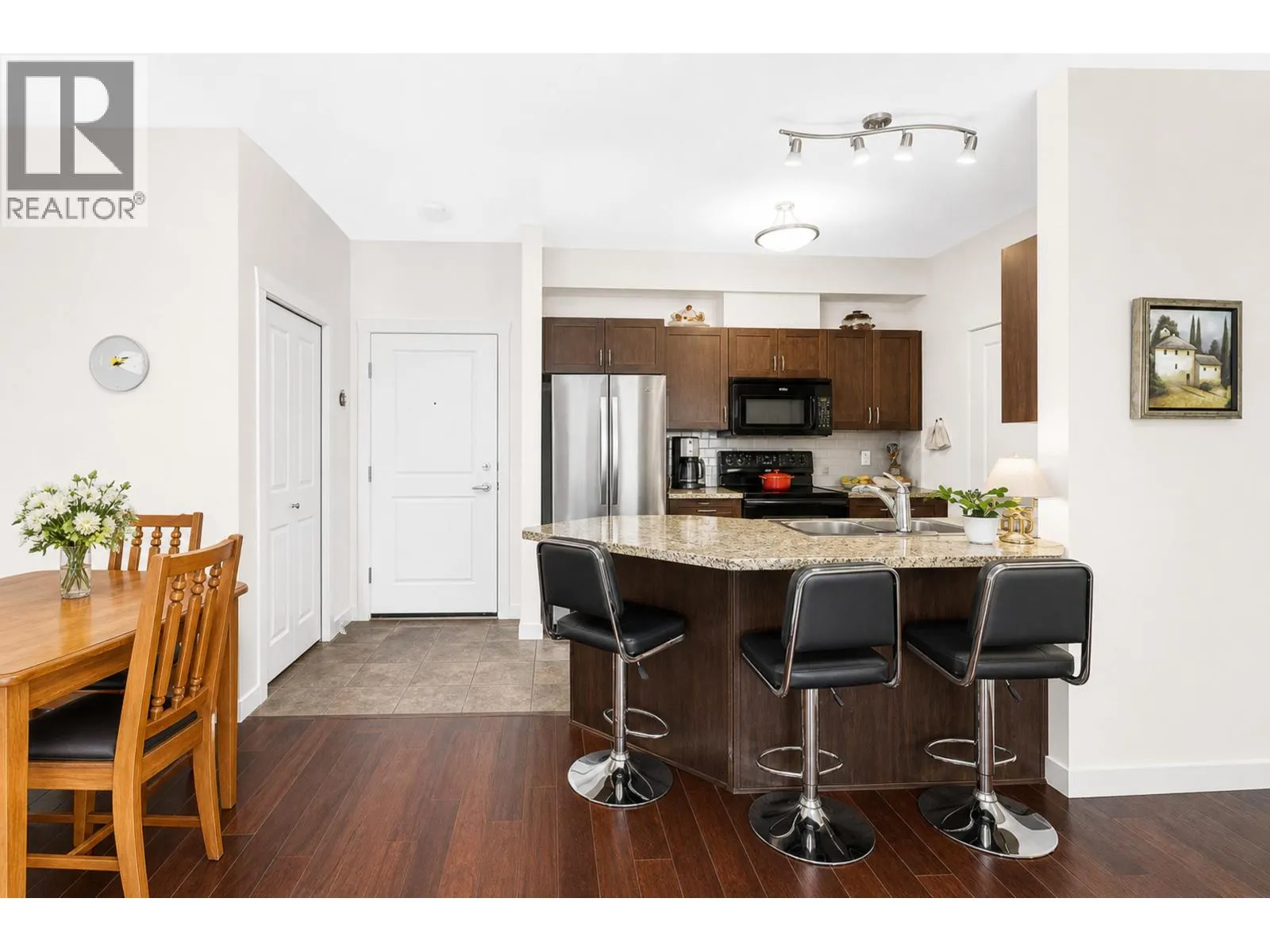 310 2336 WHYTE AVENUE
