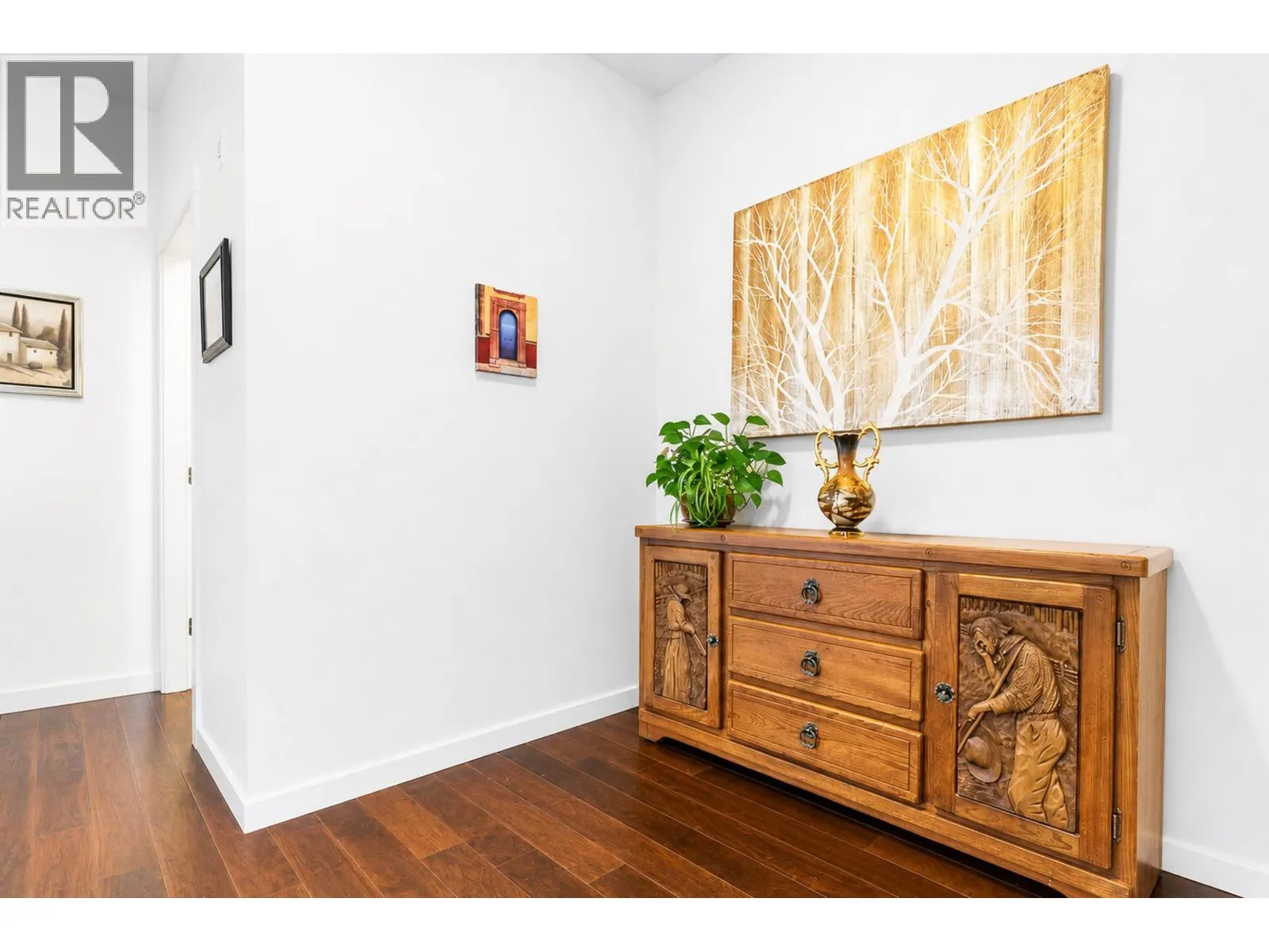 310 2336 WHYTE AVENUE