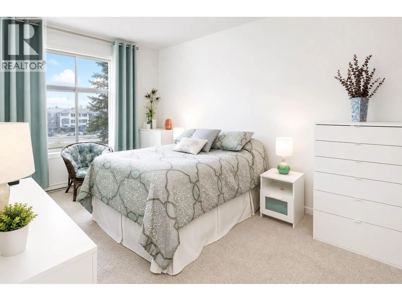 310 2336 WHYTE AVENUE