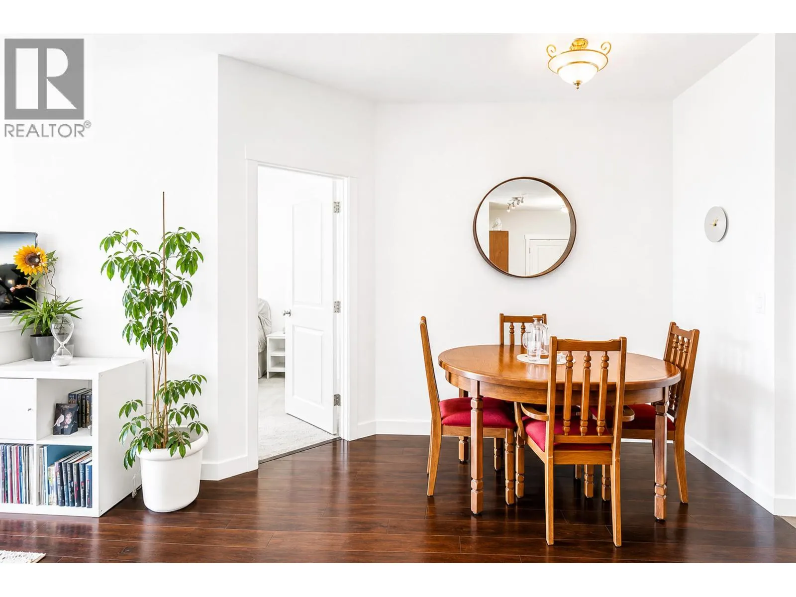 310 2336 WHYTE AVENUE
